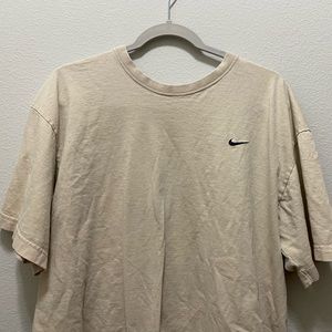 beige nike basic t shirt
